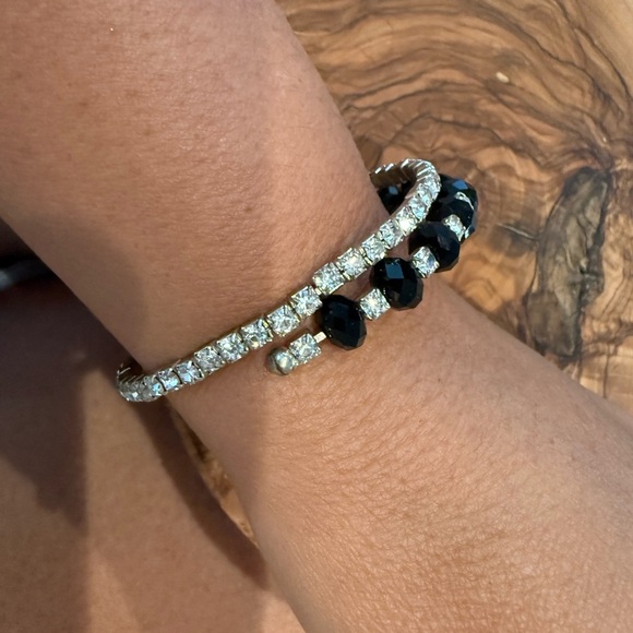 Elegant Black and Silver Bracelet - Picture 5 of 5